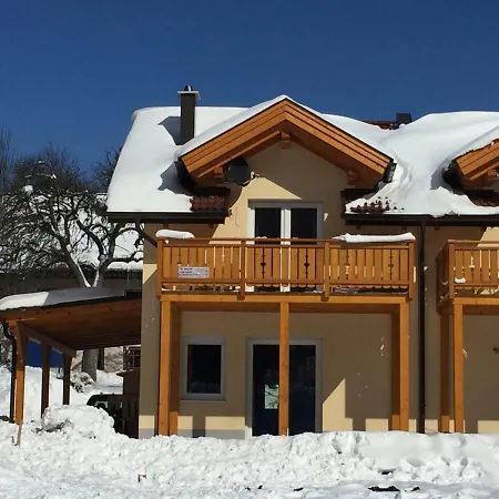 Berghaus Christel, Bergbeek In Grote Tuin Casa vacanze Arnoldstein