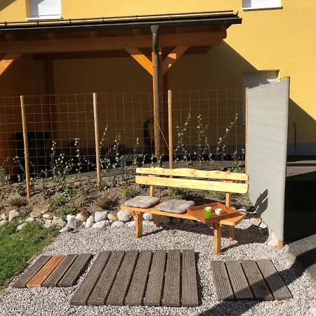 Berghaus Christel, Bergbeek In Grote Tuin Casa vacanze Arnoldstein